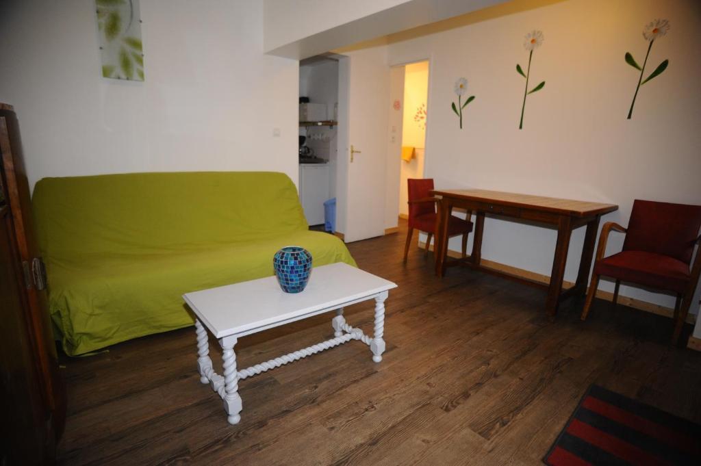 Chateau De Bertreville Bed and Breakfast Δωμάτιο φωτογραφία