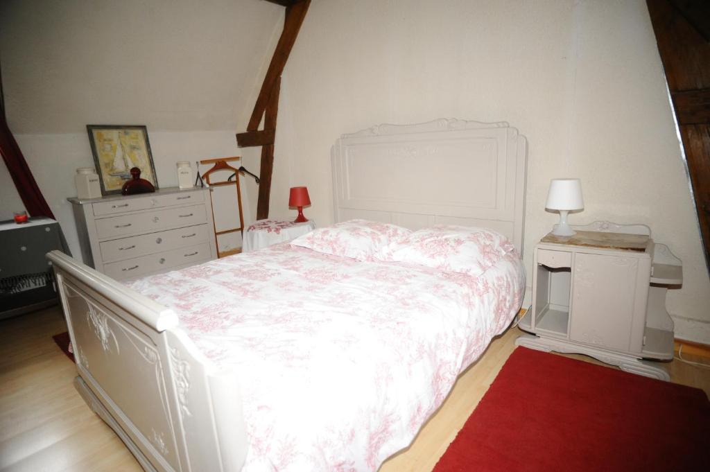 Chateau De Bertreville Bed and Breakfast Δωμάτιο φωτογραφία