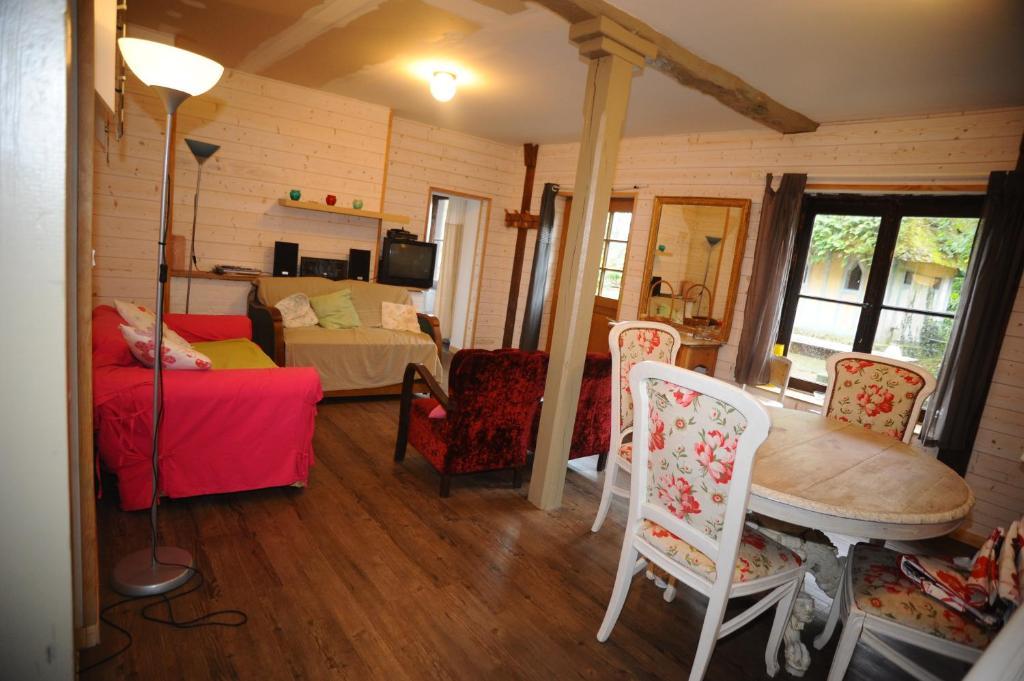 Chateau De Bertreville Bed and Breakfast Δωμάτιο φωτογραφία
