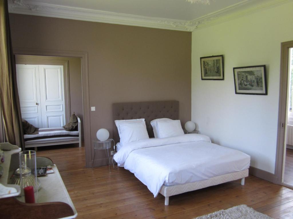 Chateau De Bertreville Bed and Breakfast Δωμάτιο φωτογραφία